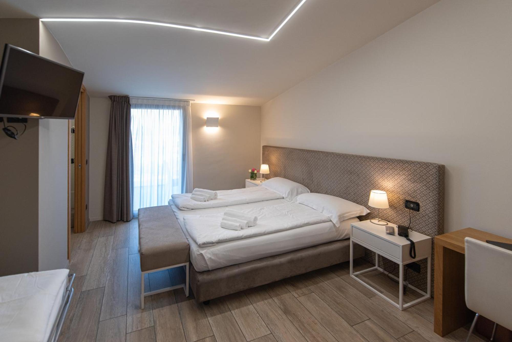 Ile Hotel Πεσκιέρα ντελ Γκάρντα Εξωτερικό φωτογραφία